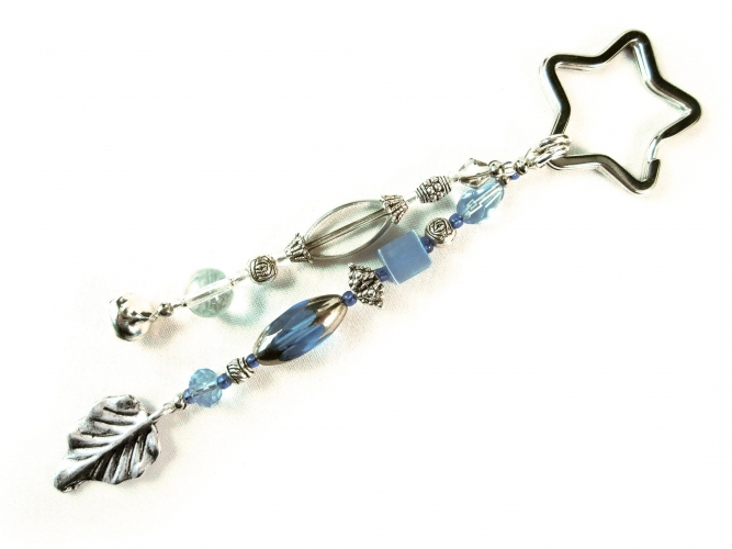 Blauer Schlüsselanhänger Sternenschweif mit Silberblatt, Glöckchen und Stern Schlüsselring - maxmuc Schlüsselanhänger