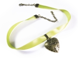 Hellgrünes Halsband mit Trachtenherz in bronzefarben - Trachtenschmuck Dirndlschmuck