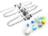 maxmuc Silberfarbene Brillenkette mit pastellfarbenen Glasperlen