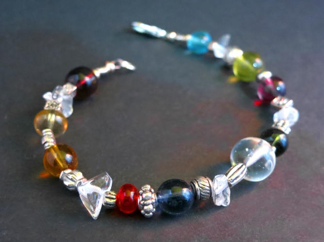 Armband mit bunten Kristallglasperlen Bergkristall und Tibetsilber - Bunter Glasschmuck