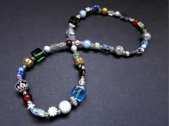 Bunte Halskette aus Glasperlen und Tibetsilber UNIKAT - bunter Glasschmuck