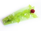 Grüne Haarspange mit kleinen Blättern und roter Rose UNIKAT - Haarspange Haarschmuck