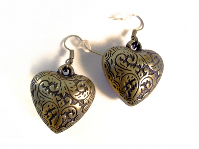 Leichte bronze Herz Ohrhänger Trachtenherz Ohrringe mit filigranem Blumenmuster aus Acryl - Trachtenschmuck Dirndlschmuck