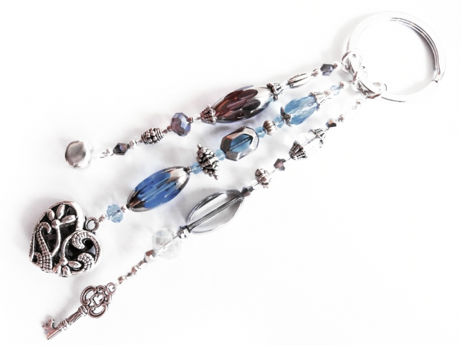 Schlüsselanhänger Sternenschweif in Amethyst, Blau und Silber mit Glöckchen, Herz und Schlüssel - Filigraner Schlüsselanhänger