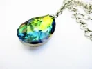 Irisierender vitrail Glastropfen an silberfarbener Gliederkette - Lange Kette mit Glasanhänger