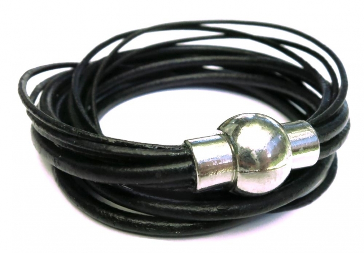 Schwarzes Wickelarmband aus Leder mit Magnetverschluss aus Rindsleder - Lederarmband