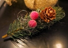 Grün rote Weihnachts Haarspange mit Tannenzweig - Weihnachten Haarschmuck