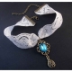 Halsband / Kropfband aus Spitze mit türkis Stein