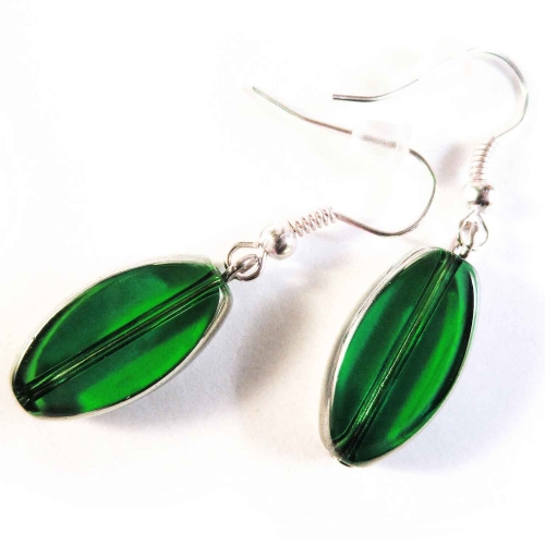 Kurze grüne Ohrhänger aus Kristallglas mit Silberrahmen - Glasschmuck