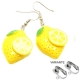 Flache gelbe Zitronen Ohrringe mit kleinen grünen Blättchen - bunter Sommerschmuck