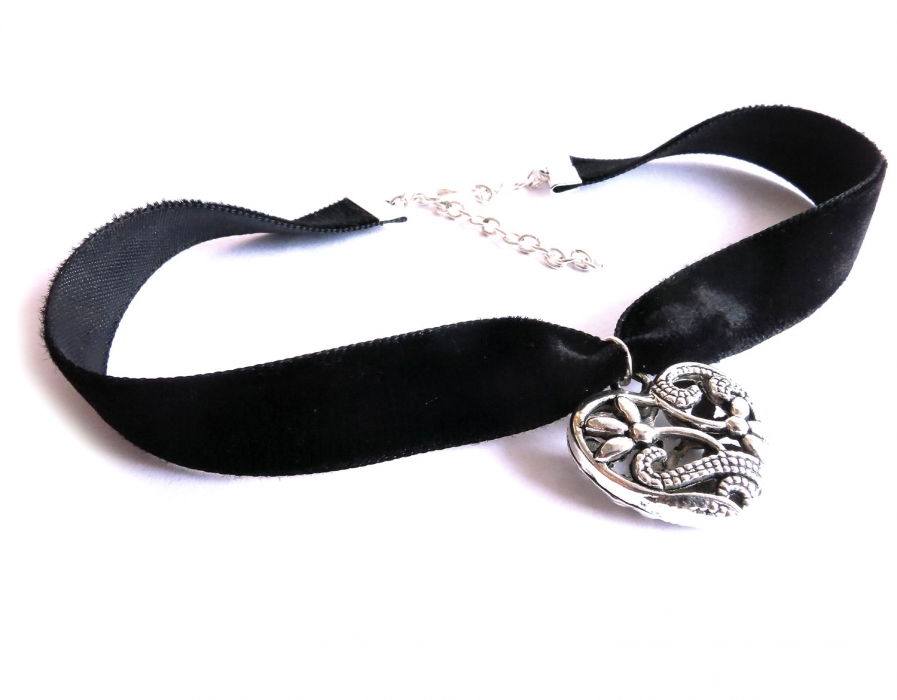 Schwarzes Samt Halsband / Kropfband mit silberfarbenem Trachtenherz - Trachtenschmuck Dirndlschmuck