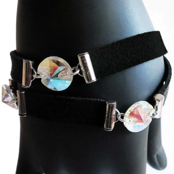 Schwarzes Lederarmband mit schillernden Rivoli und Kunstleder - Veganes Lederarmband