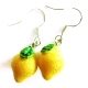 Gelbe Zitronen Ohrringe mit kleinen grünen Blättchen - bunter Sommerschmuck