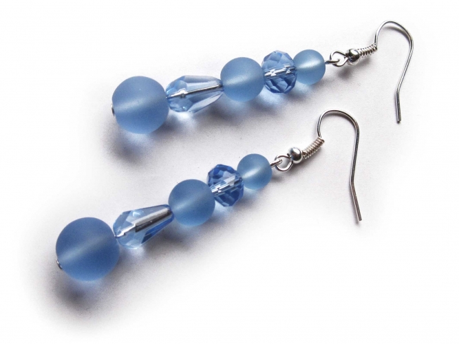 Blaue Ohrringe aus Glasperlen