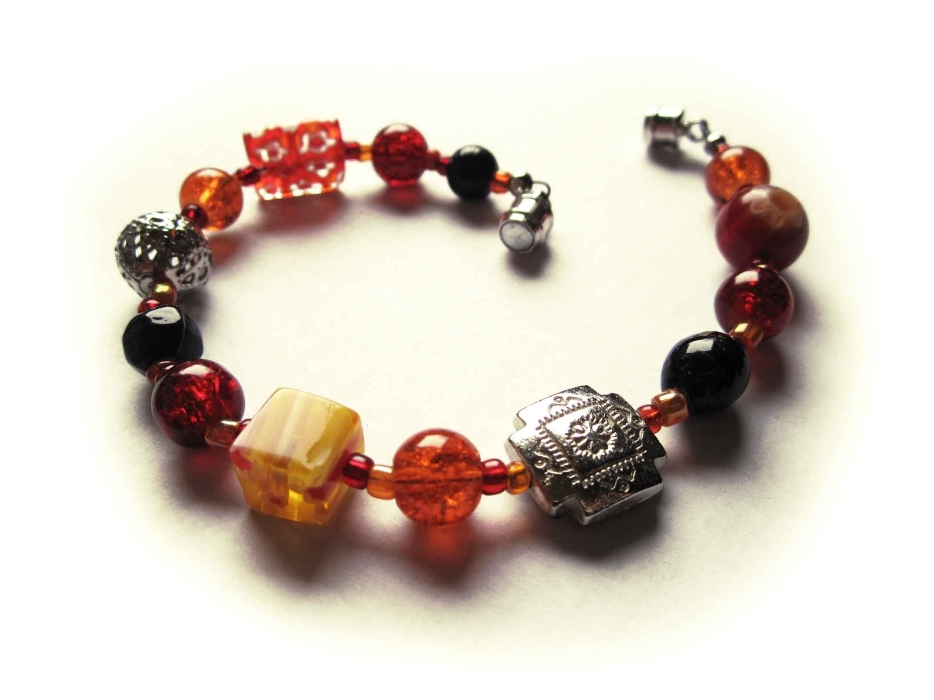 Rotes Armband mit Millefioriglas und Tibetsilber UNIKAT