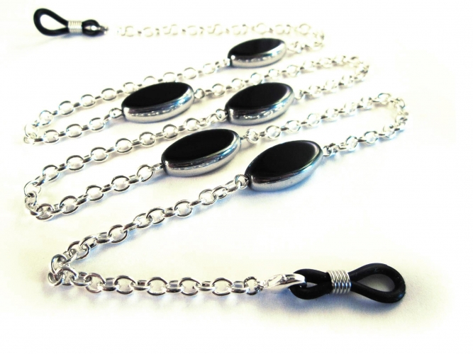 Silberfarbene Brillenkette mit schwarzen ovalen Kristallglasperlen