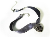 Blau fliederfarbenes Halsband mit filigranem Trachtenherz in silberfarben - Trachtenschmuck Dirndlschmuck