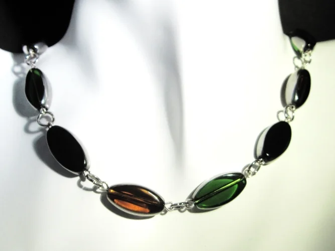 Schwarz braun grüne Halskette aus Kristallglas als Gliederkette - Glasschmuck